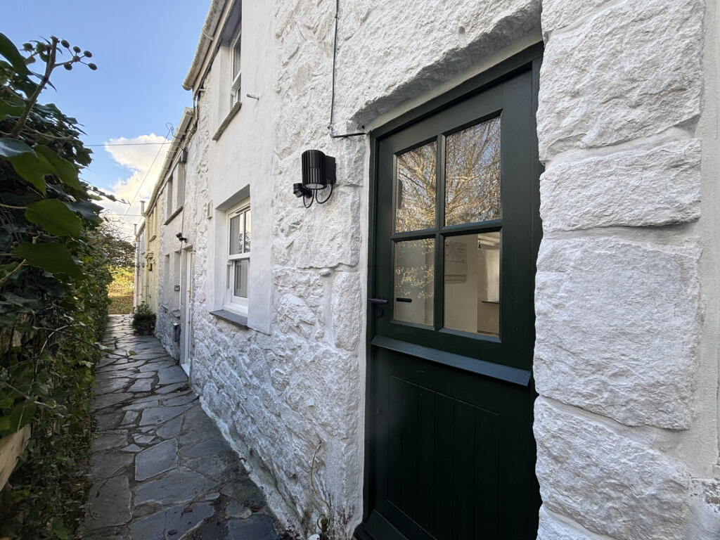 Main image of property: 3 Mount View Cottages,  Penzance, TR20