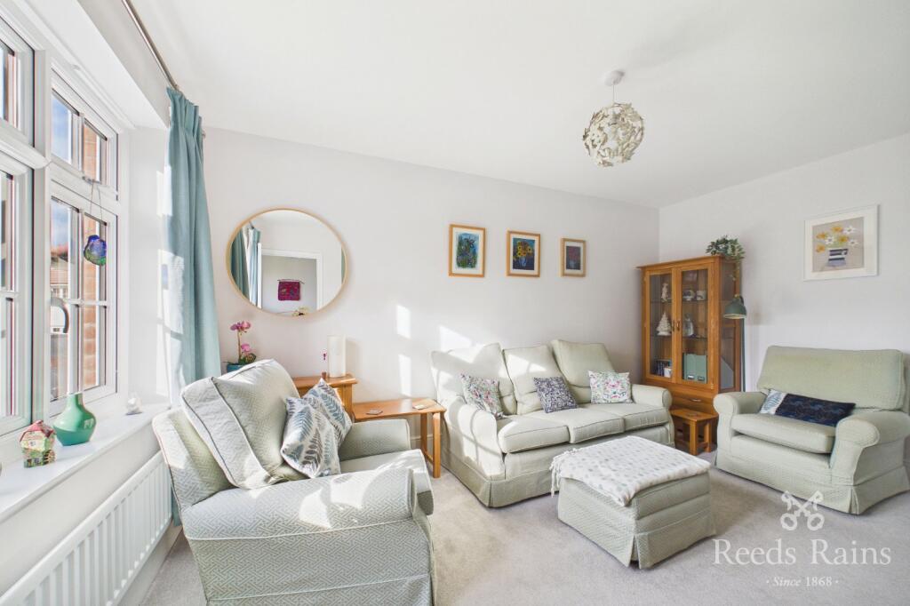 Sandringham Drive, Tingley, Wakefield, West Yorkshire, WF3 photo 2