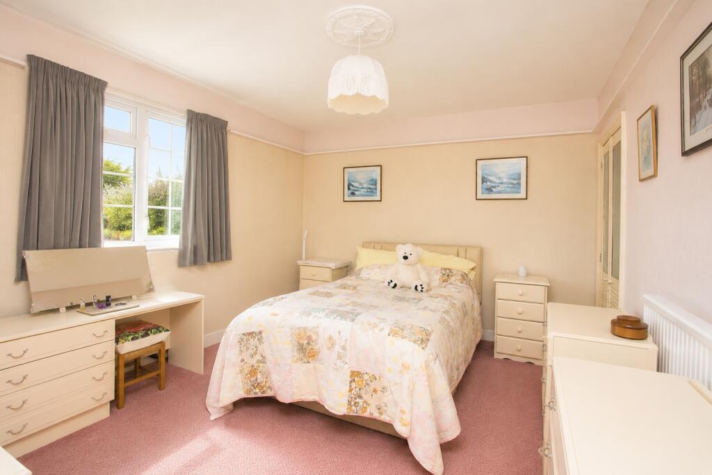 House in Capel-le-Ferne - More