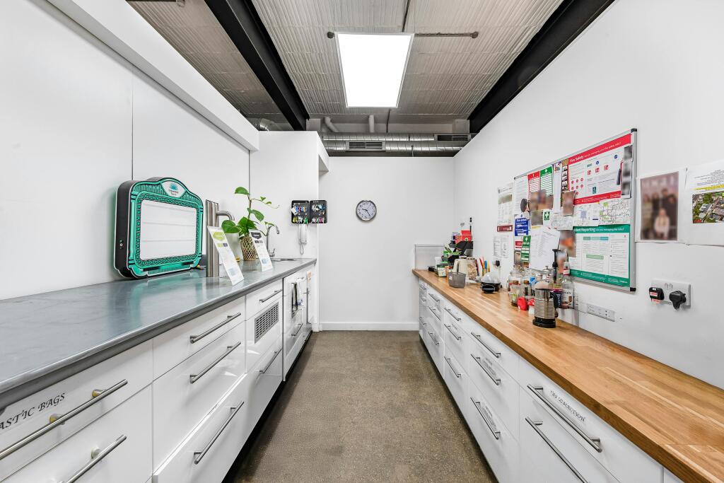 KITCHEN 1.jpg