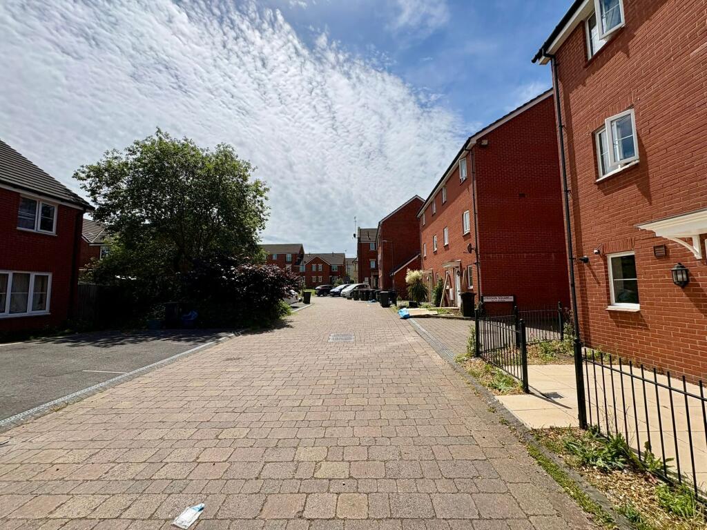 3 bedroom end of terrace house for rent