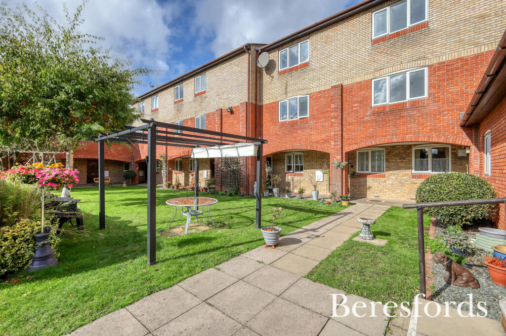2-bed flat on Baker Mews, High Street, CM9, £115,000