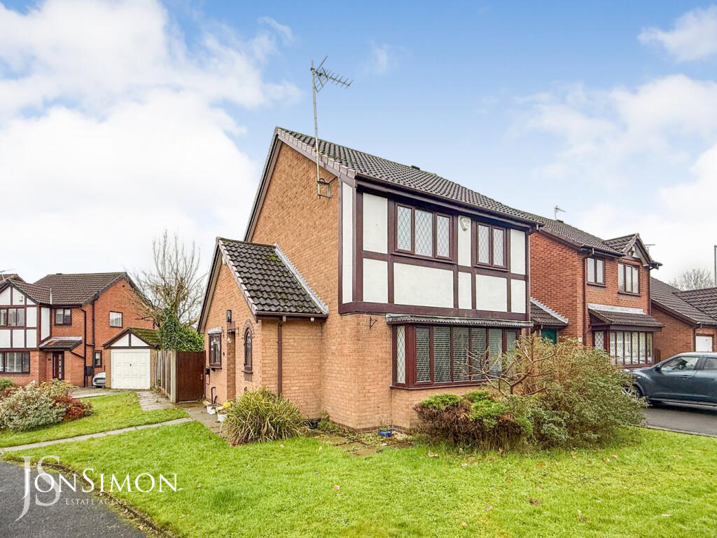 3-bed detached on Astley Hall Drive, Ramsbottom, Bury, BL0, £350,000
