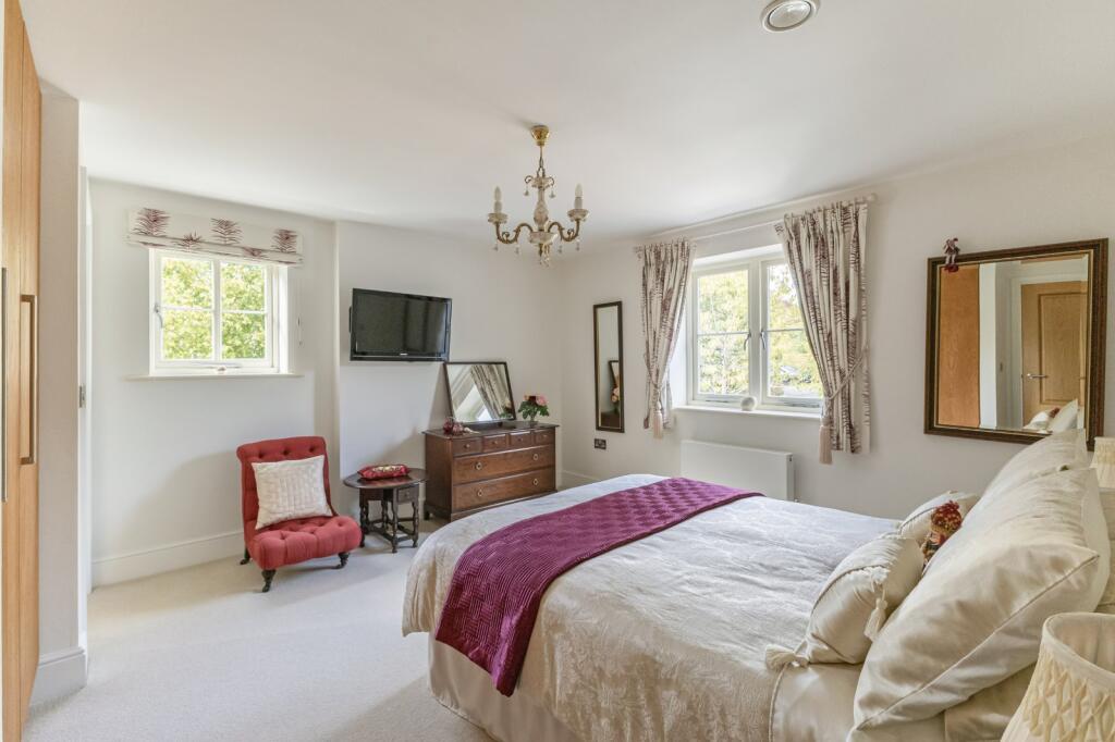 House in Southampton - More