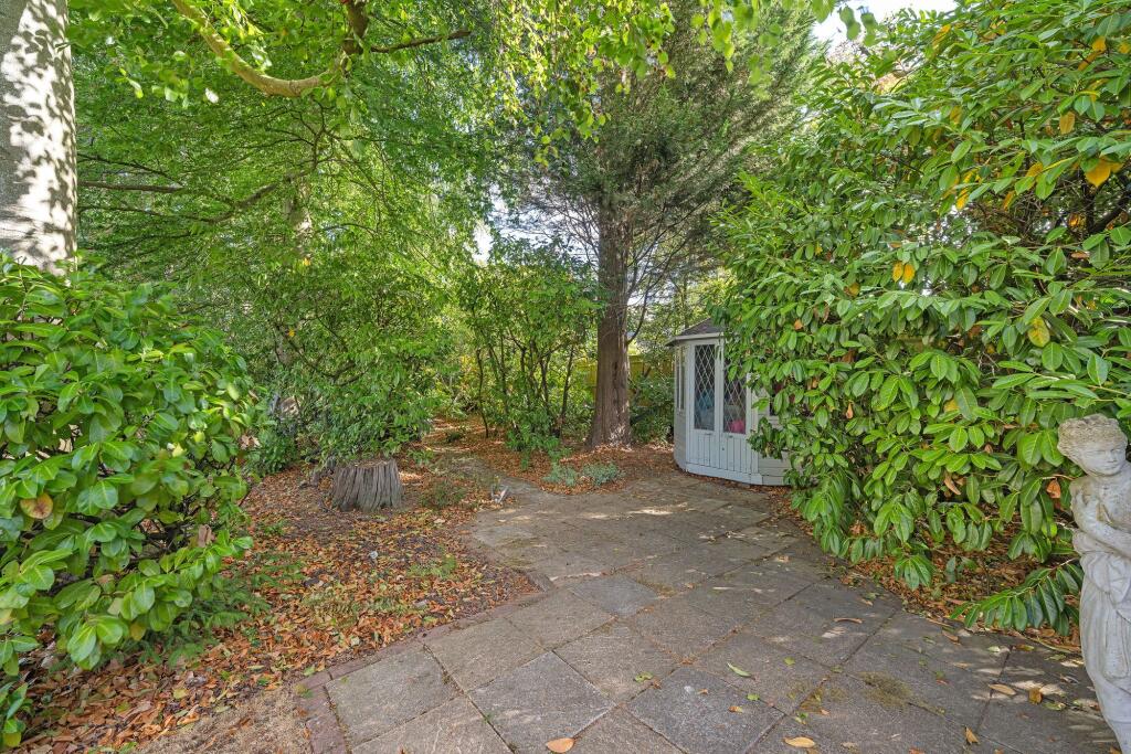 House in Bromley - More