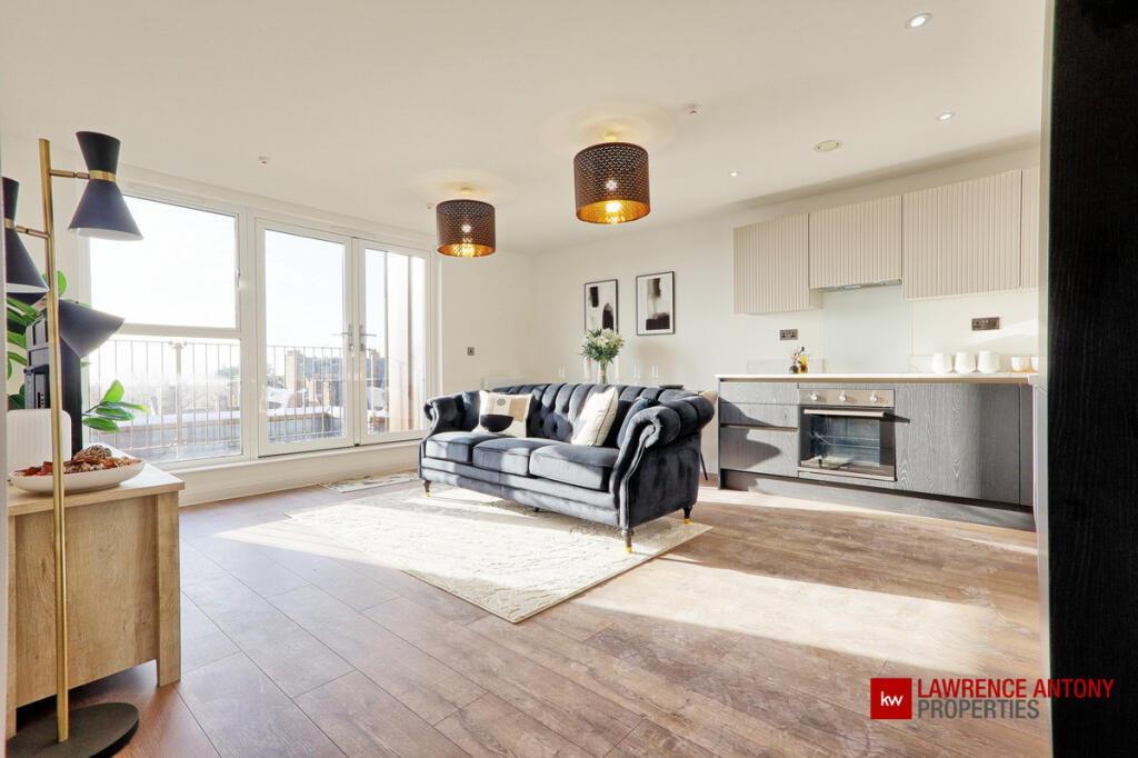 Main image of property: London Road, Westcliff-on-Sea, SS0