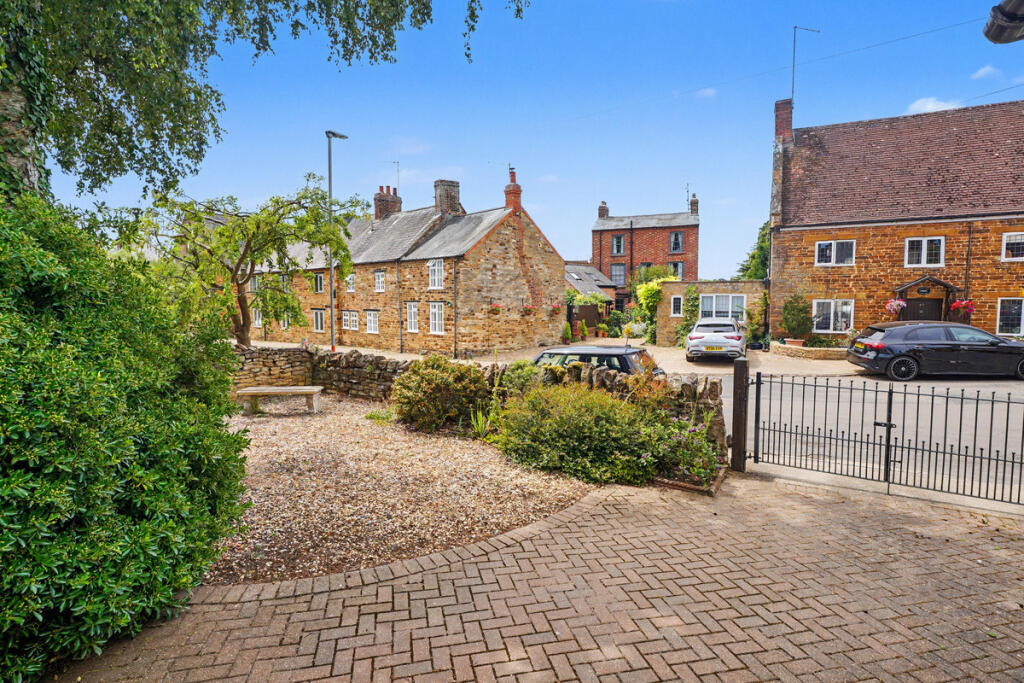 Vicarage Lane, Kingsthorpe Village, Northampton, NN2 6QS - View 2