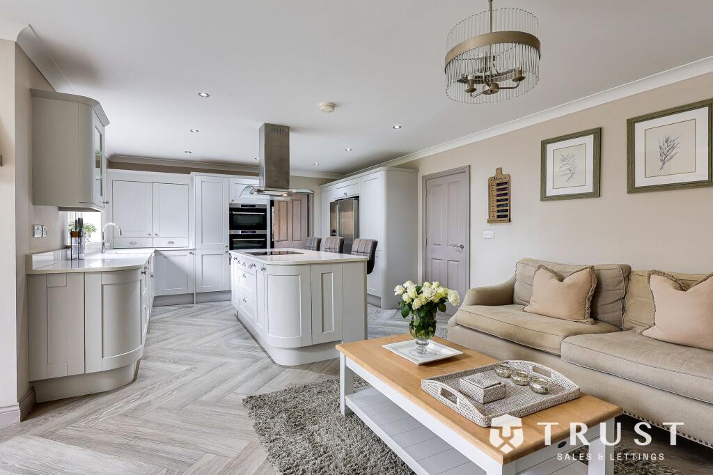 Halifax Road, Liversedge, WF15 photo 3