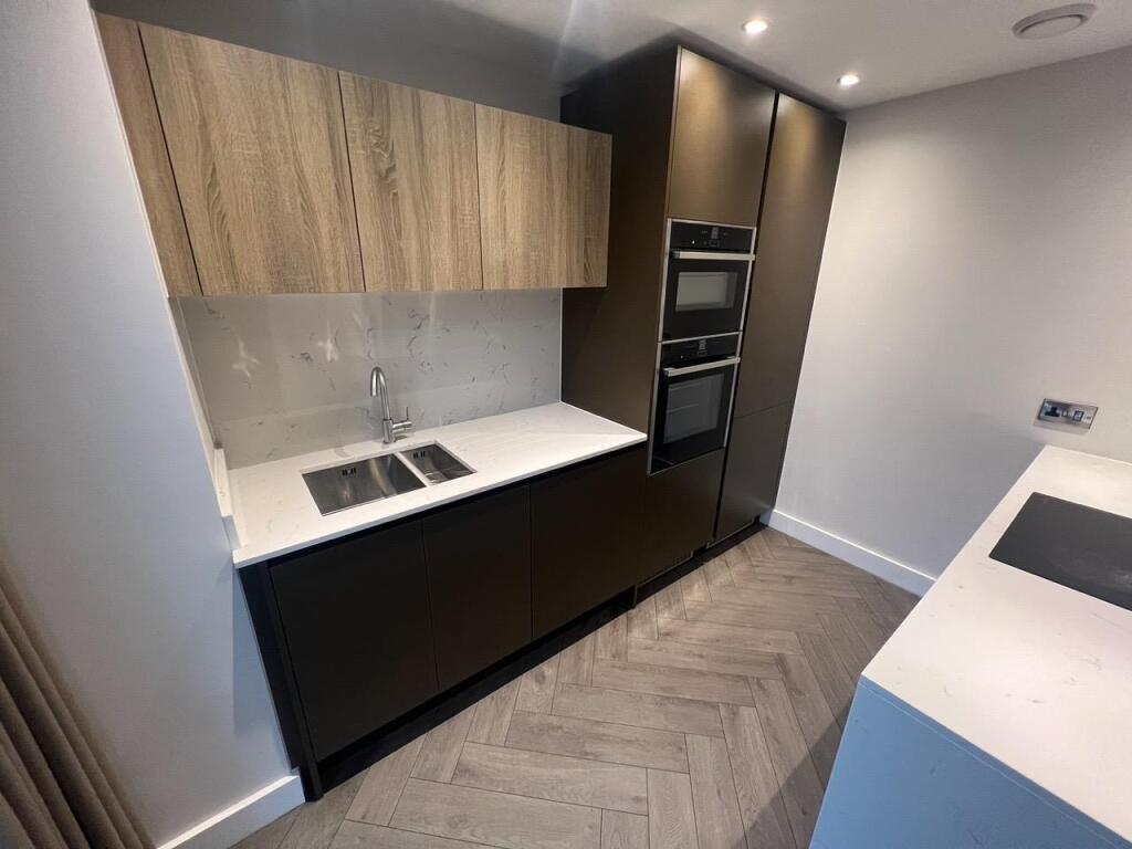 Apartment in Manchester, City Centre - View 4