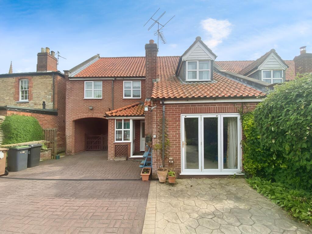 House in Lincoln - View 2