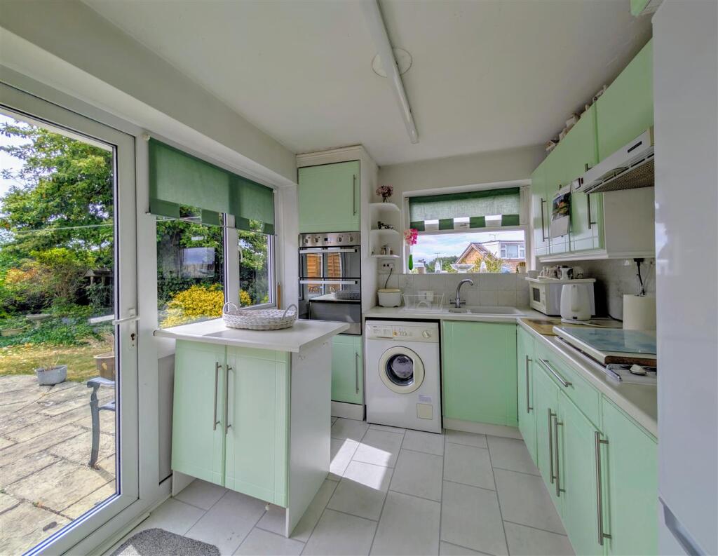 Dunster Close, Tuffley, Gloucester photo 4
