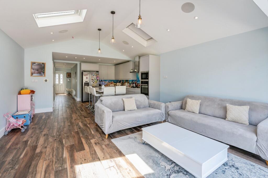 Ingrebourne Road, Rainham, RM13 - View 4