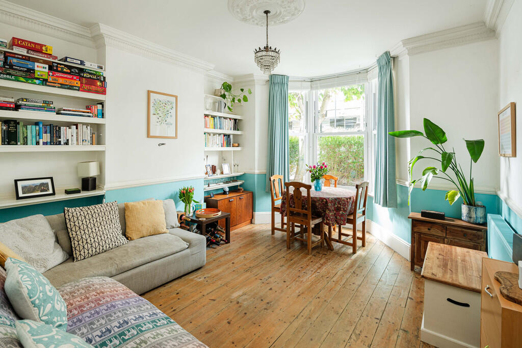 3-bed flat on Paulet Road, Lambeth, £650,000