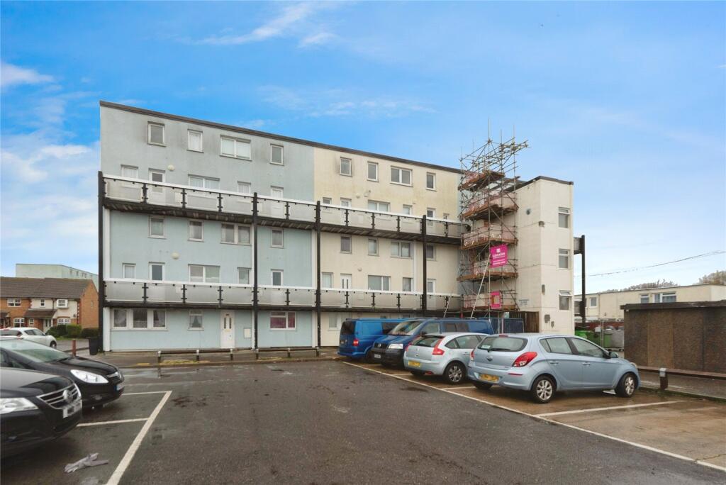 2-bed flat on Magennis Close, Gosport, Hampshire, PO13, £95,000