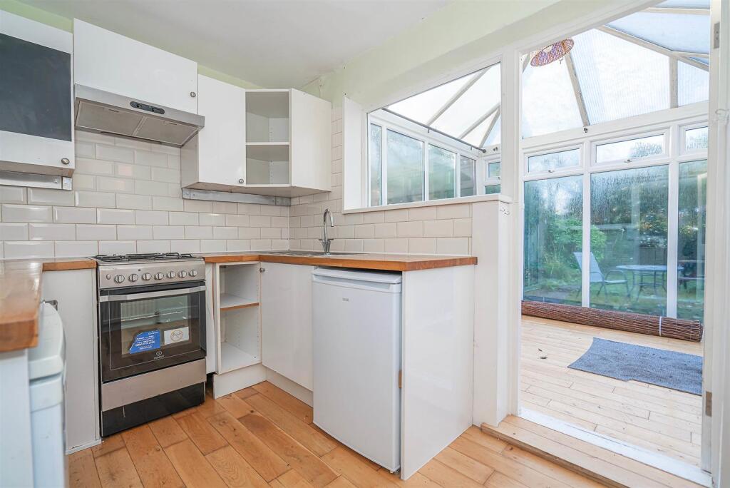 Main image of property: Long Lane, East Finchley, London