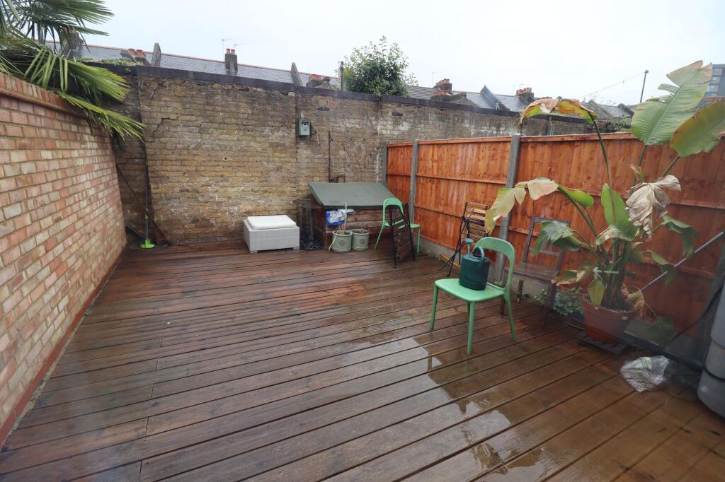 2 bedroom end of terrace house for rent