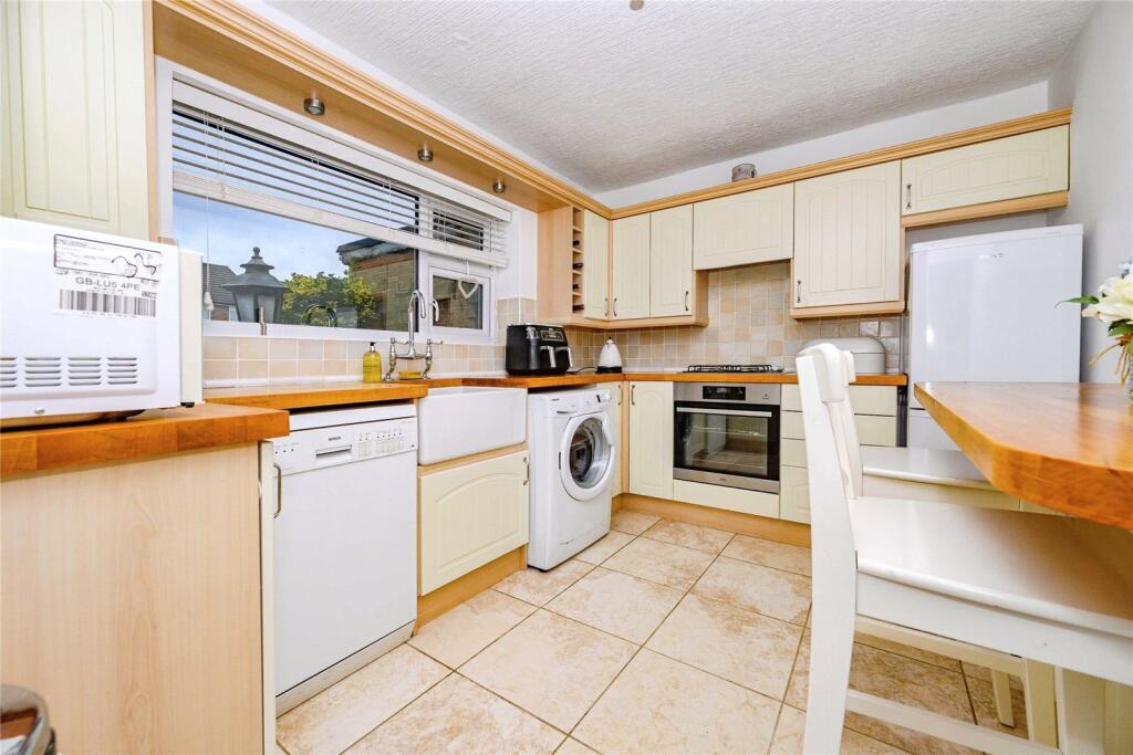 House in Dunstable, Central Bedfordshire - More