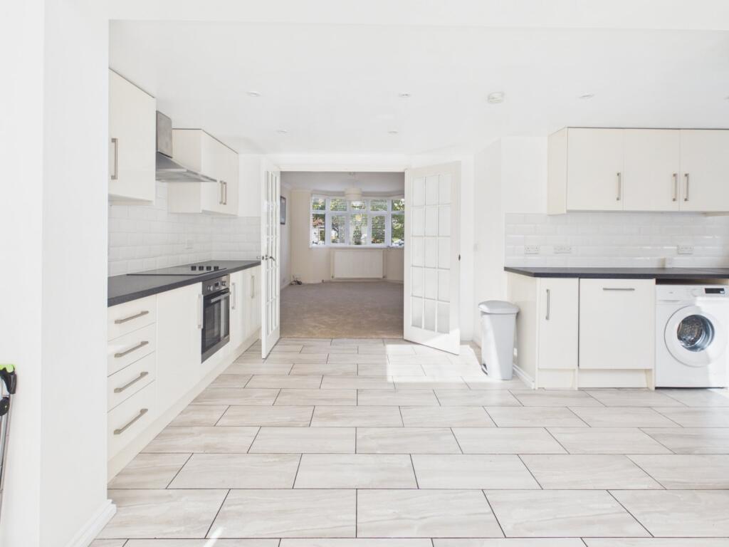 House in Eton Wick, New Town, Windsor and Maidenhead - View 2