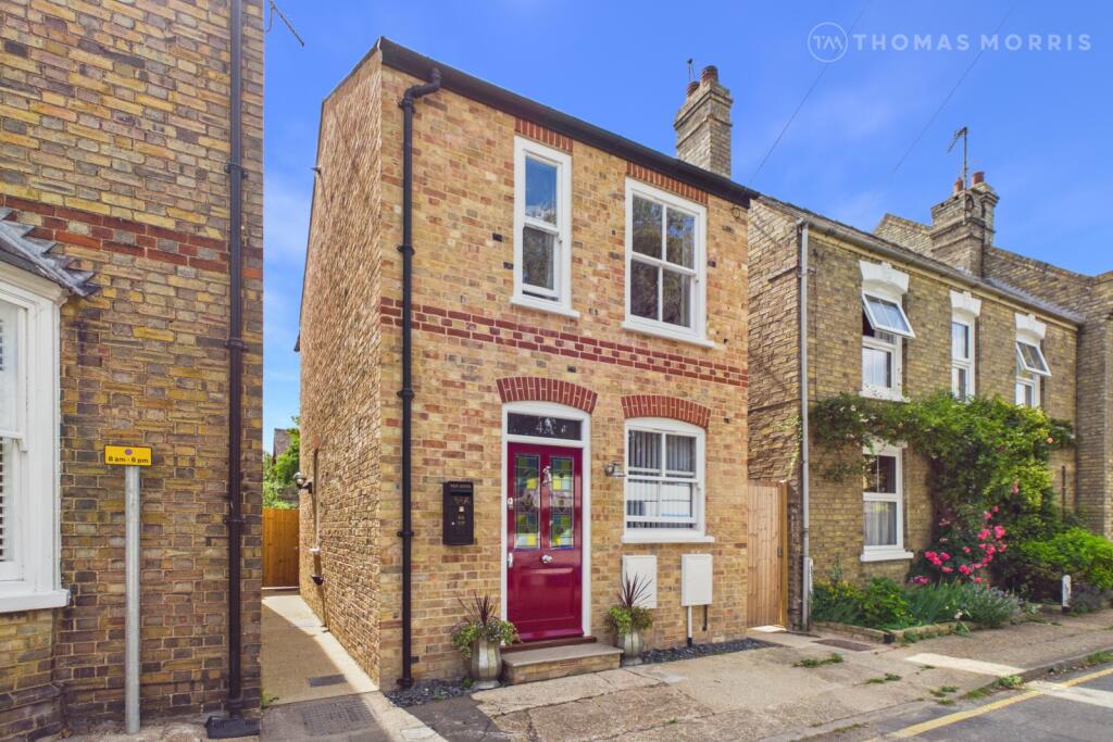 2-bed detached on Victoria Square, Huntingdon, Cambridgeshire, PE29, £350,000