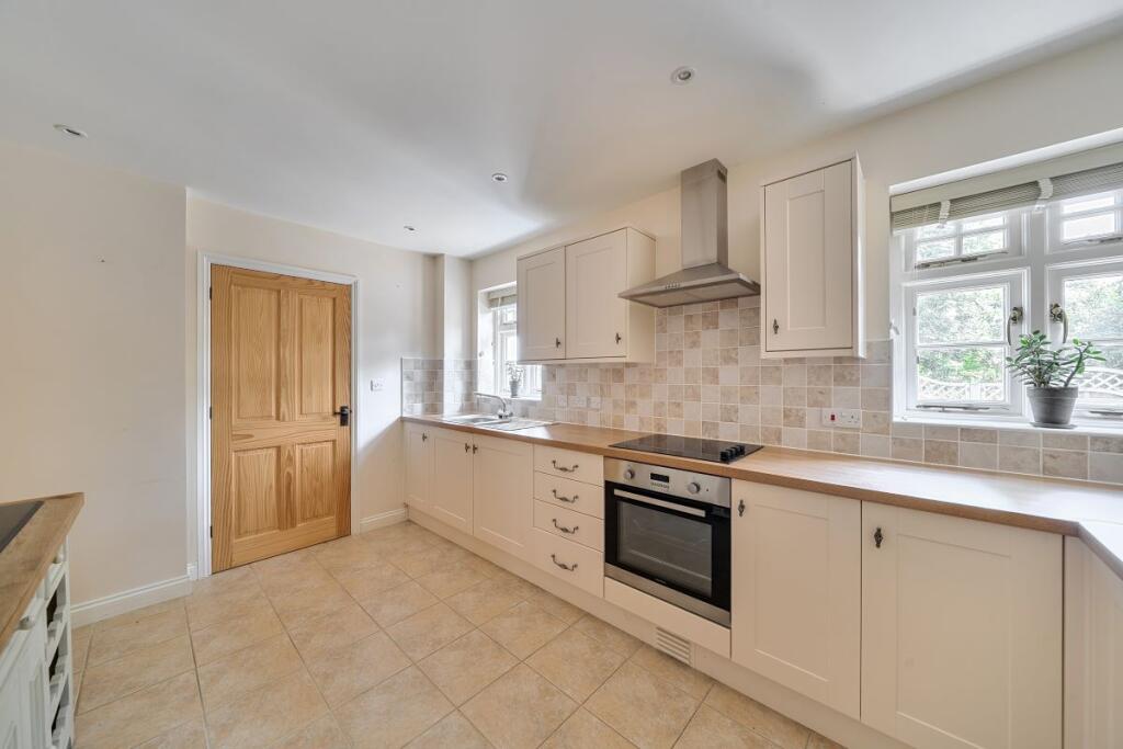 House in Huntingdonshire, Water Newton - More