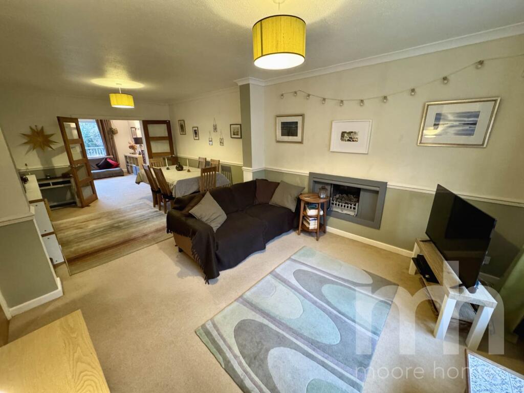 WENTWORTH DRIVE, Bramhall SK7 2LQ photo 2