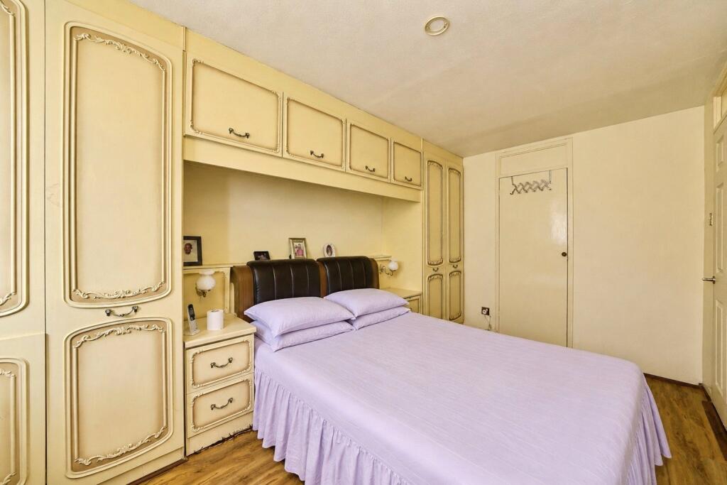 House in London - View 5