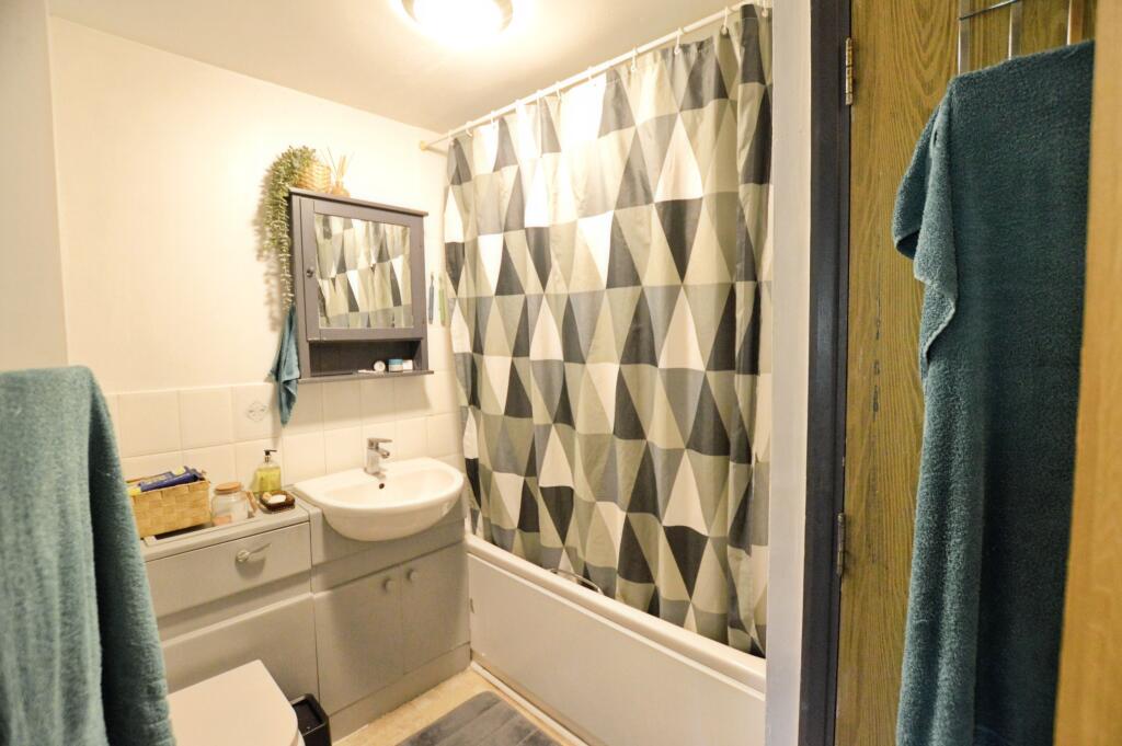 Apartment in St Albans - More