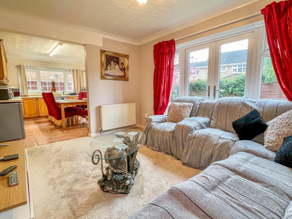 St Nicholas Drive, Grimsby, DN37 photo 3