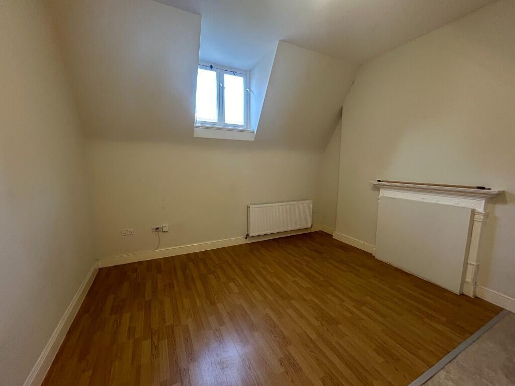 Apartment in Ilford - View 4