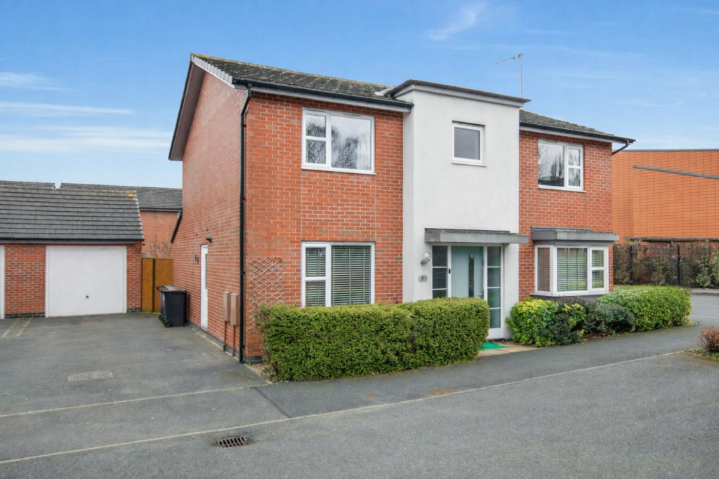 Main image of property: Summer Crescent Beeston, Beeston, Nottingham, Nottinghamshire, NG9
