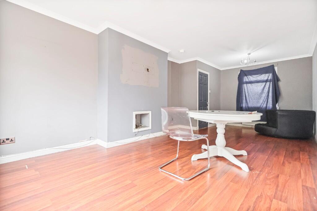 142, Castlebay Street, Glasgow, G22 photo 4