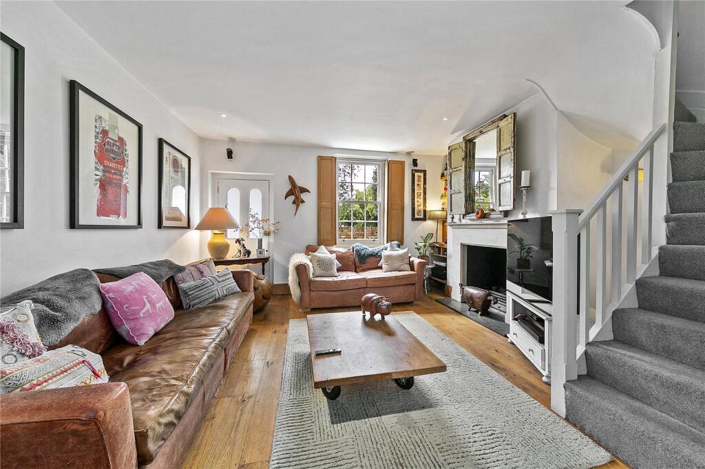 House in Richmond, Kew - More