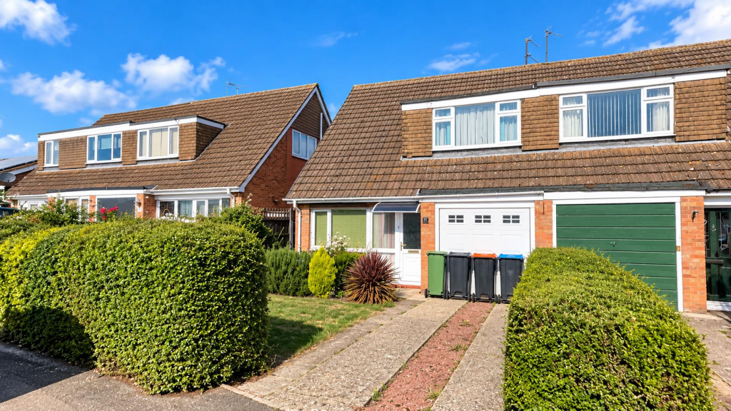 Studio house on Worcester Close, Newport Pagnell, £325,000