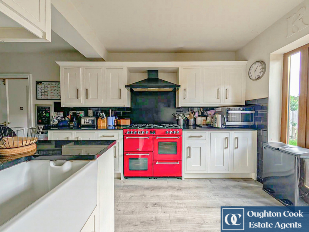 House in Nuneaton and Bedworth, Warwickshire - View 3