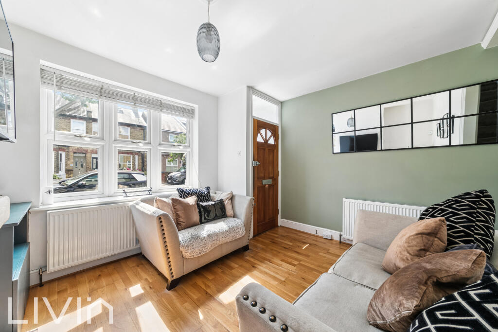 House in Croydon - View 3