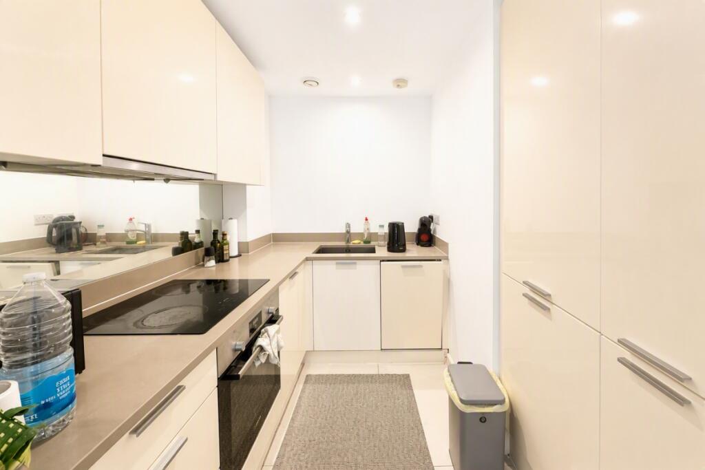 Apartment in Southall - More