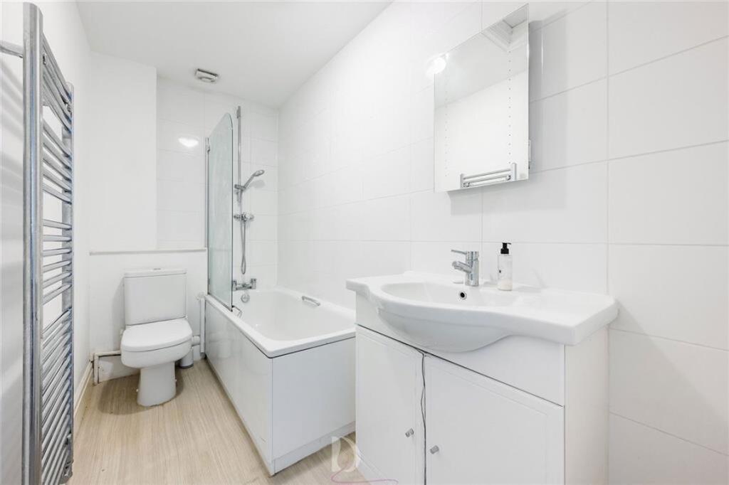 Apartment in London - View 5