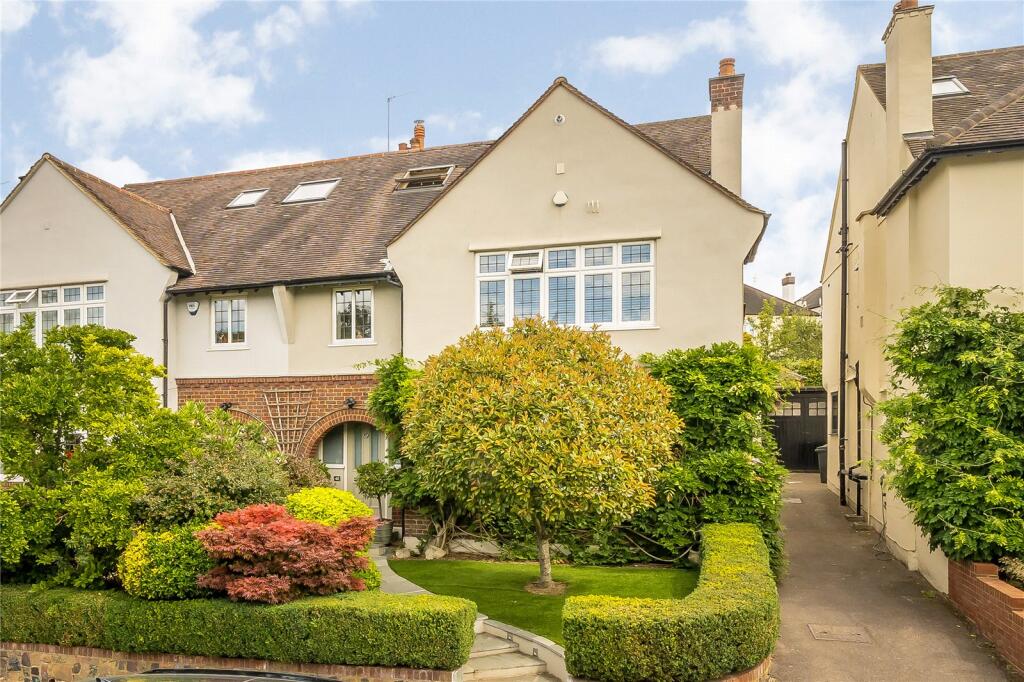 Main image of property: Grove Avenue, London, N10