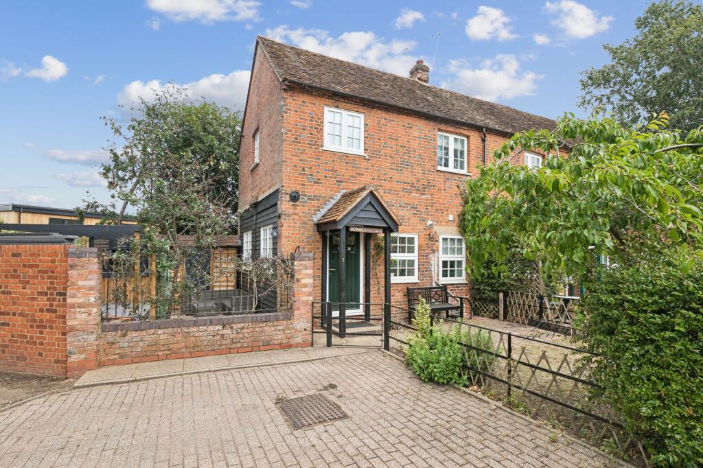 Main image of property: Digswell House Mews, Welwyn Garden City, AL8