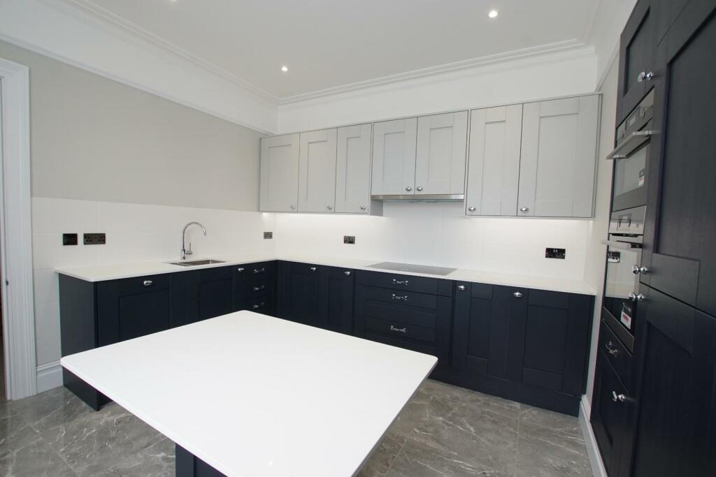 Apartment in Eastbourne, East Sussex - View 5