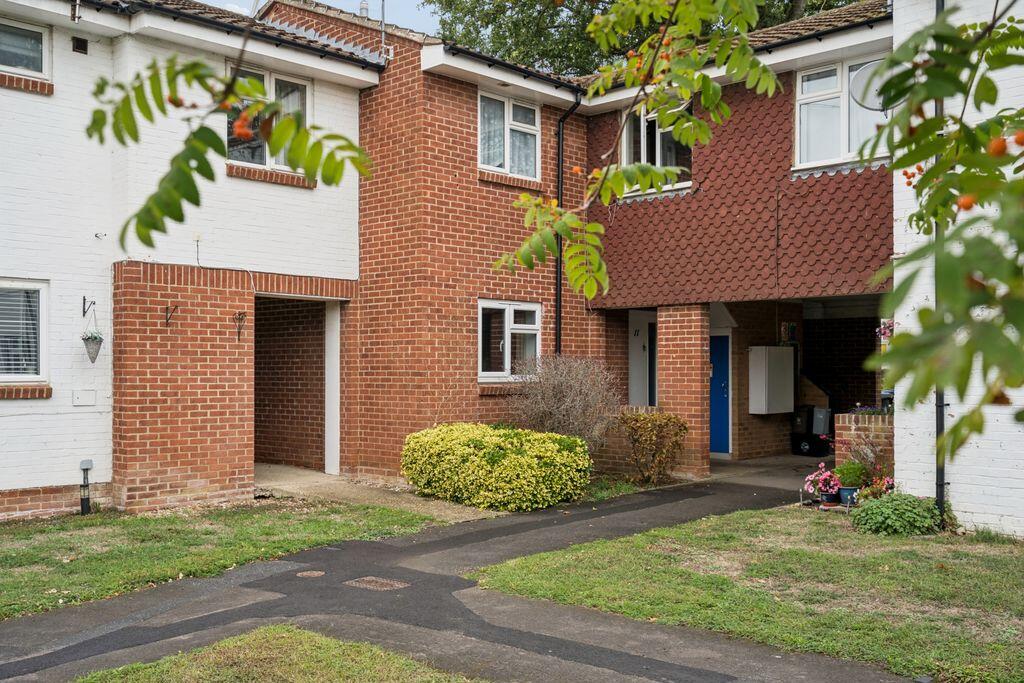Main image of property: Mount Close, Farnham Common SL2 £1195 One Bedroom Ground Floor Apartment