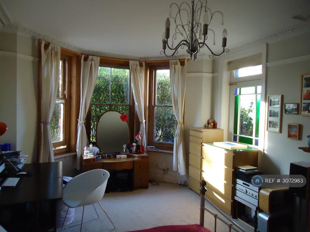 Apartment in Guildford - View 5