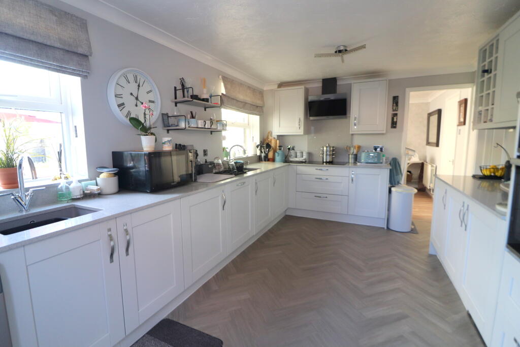 House in Luton - View 5
