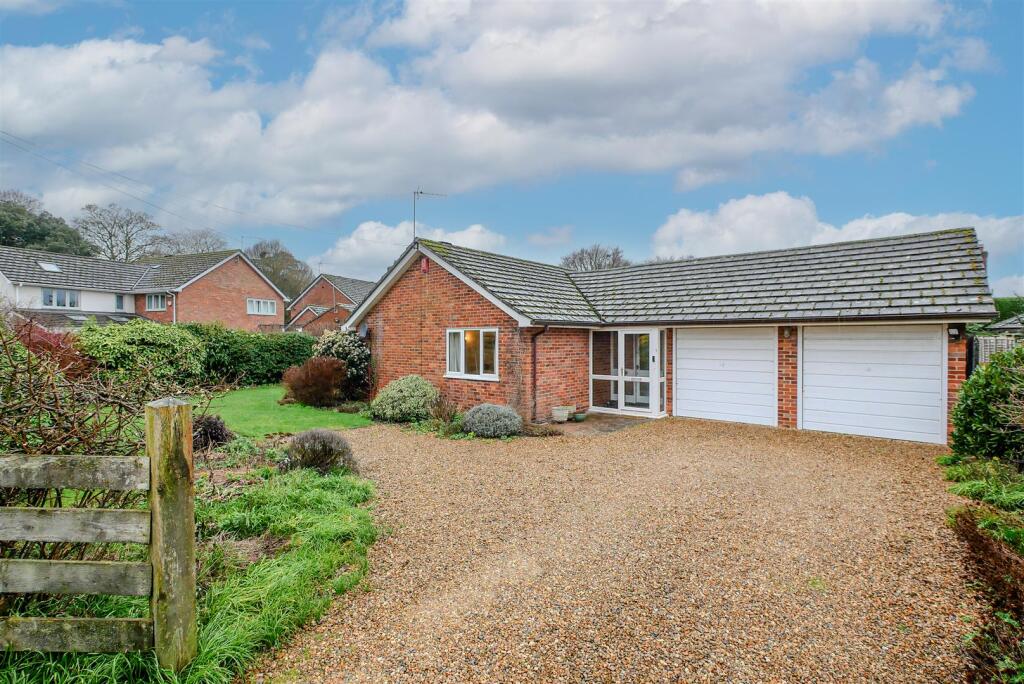 Main image of property: Lane End, Crowmarsh Gifford