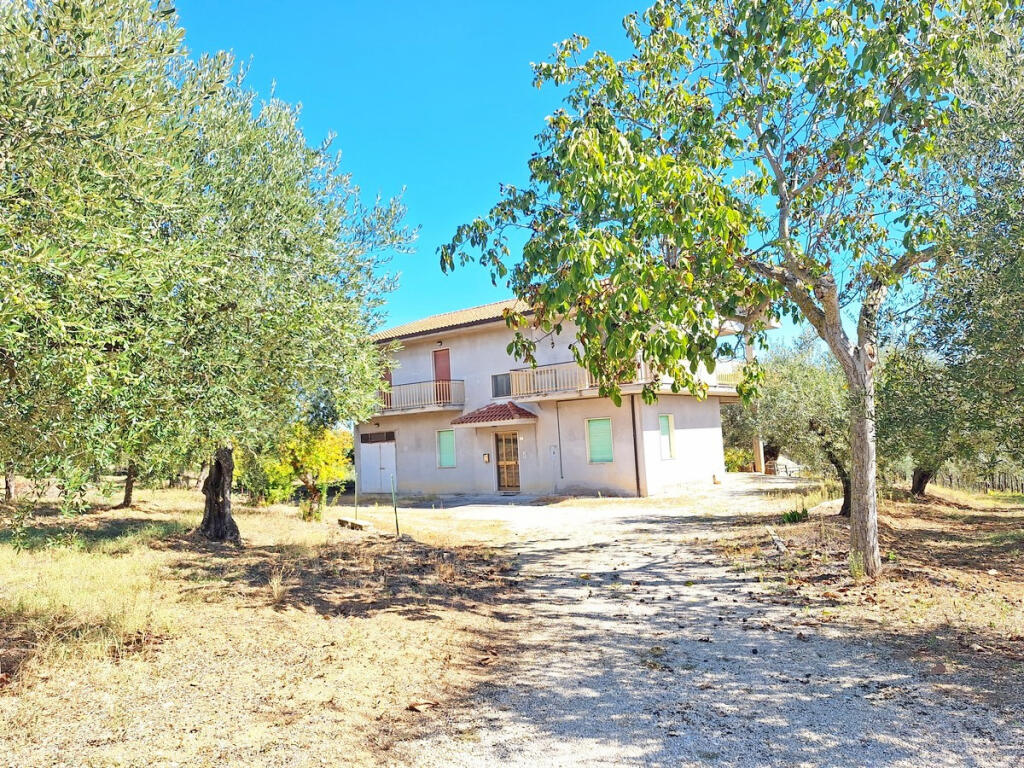 Main image of property: Abruzzo, Pescara, Loreto Aprutino