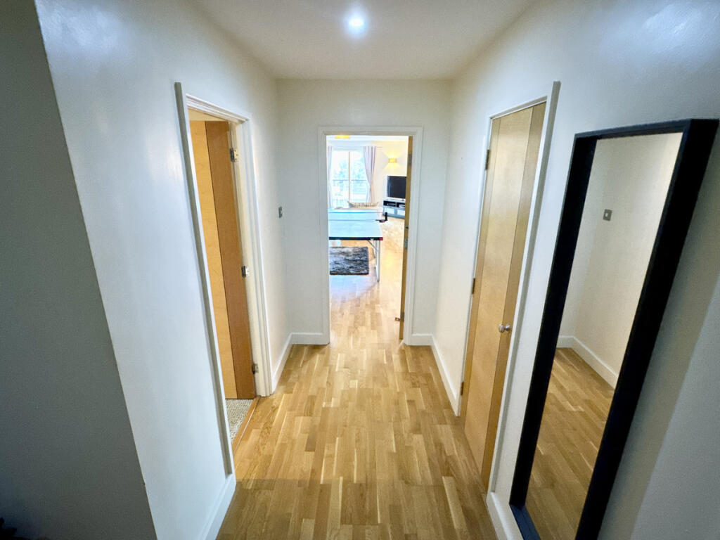 Apartment in Cardiff, Henke Court, Butetown - View 3