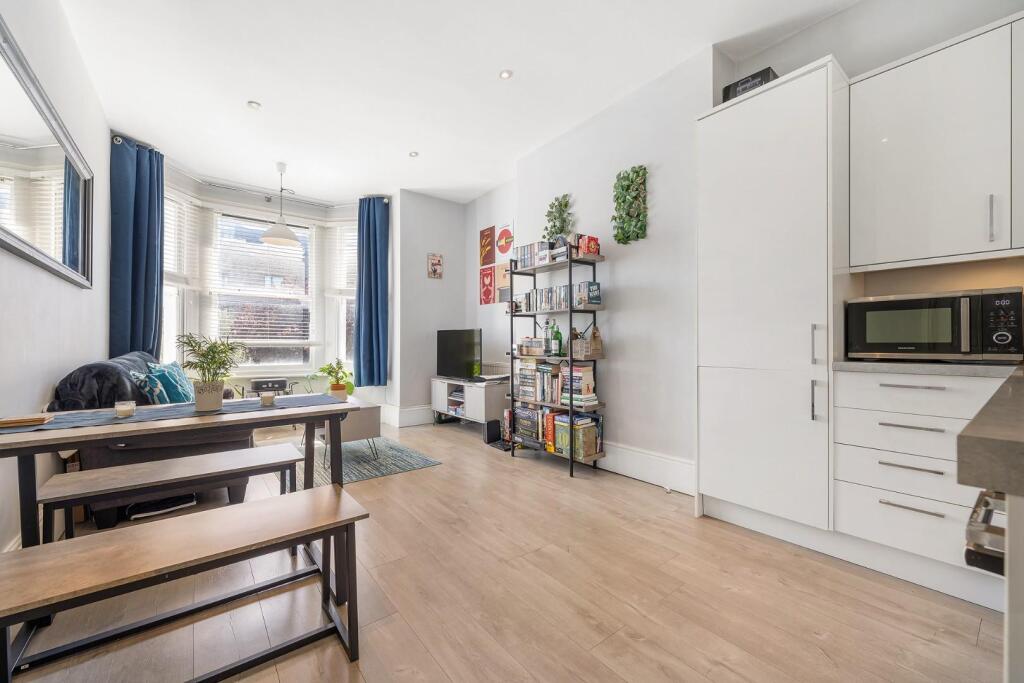 Apartment in London - View 5