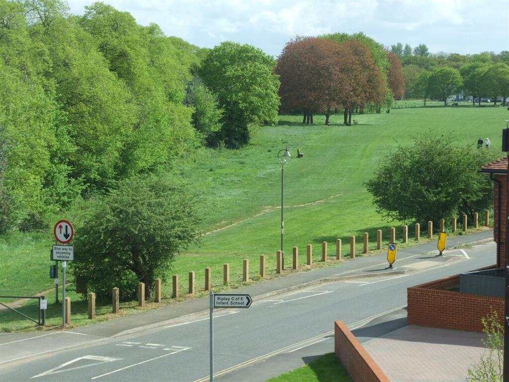 Apartment in Guildford, Ripley - View 3