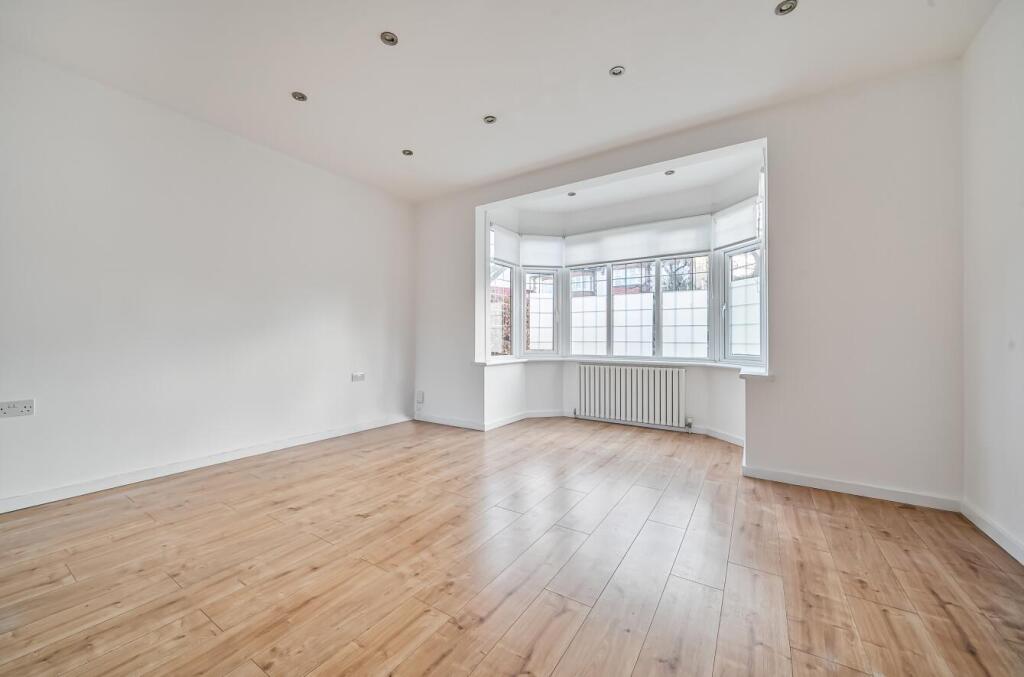 House in London, West Finchley - View 3