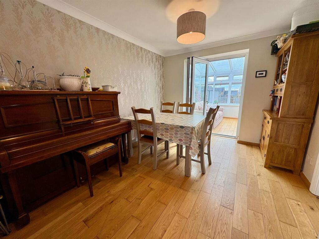 Bradshaw View, Queensbury photo 5